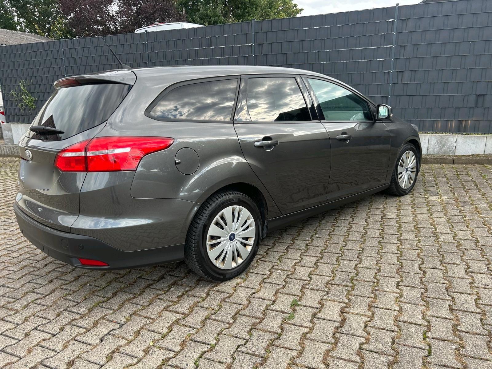 Ford Focus 2015 — photo 8