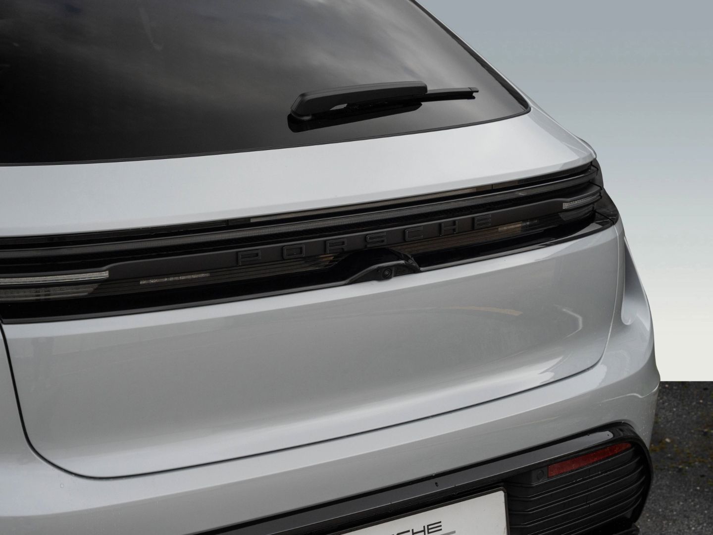 Porsche Macan Electric Turbo Burmester HeadUp InnoDrive foto 12