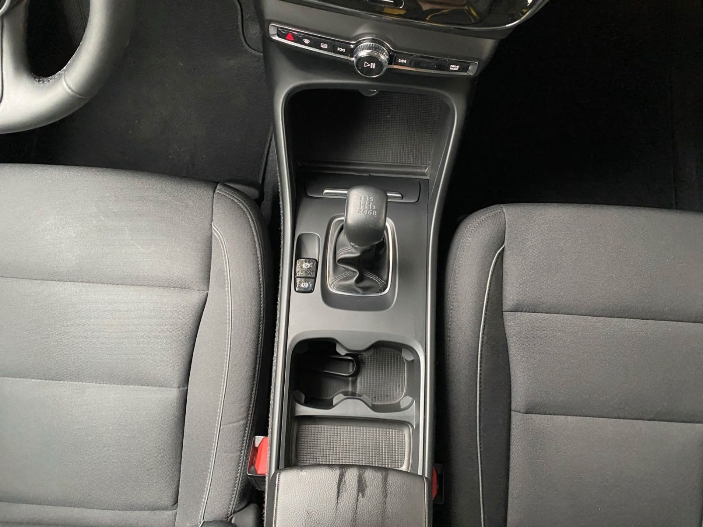 Volvo XC40 Momentum Pro WiPa LED RFK DAB StHzg foto 10