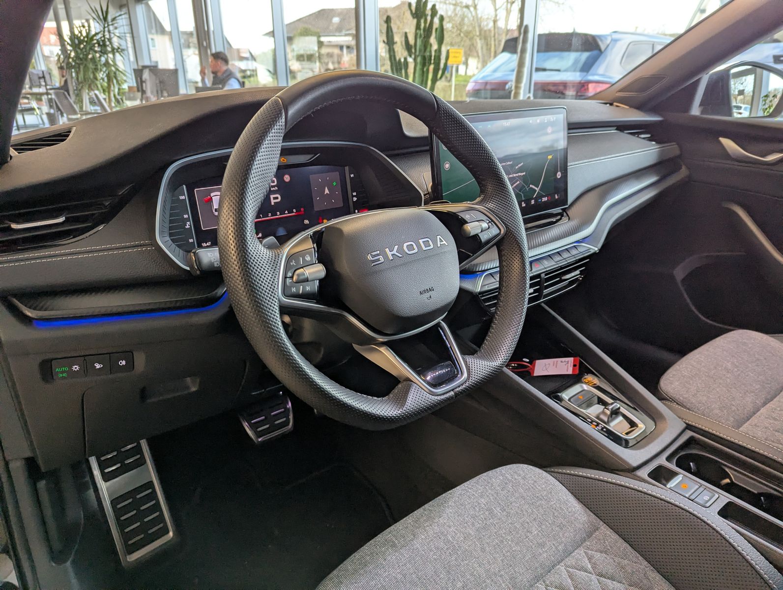 SKODA Octavia 2.0 TDI DSG Sportline Matix Assist+ 18" - Image 20