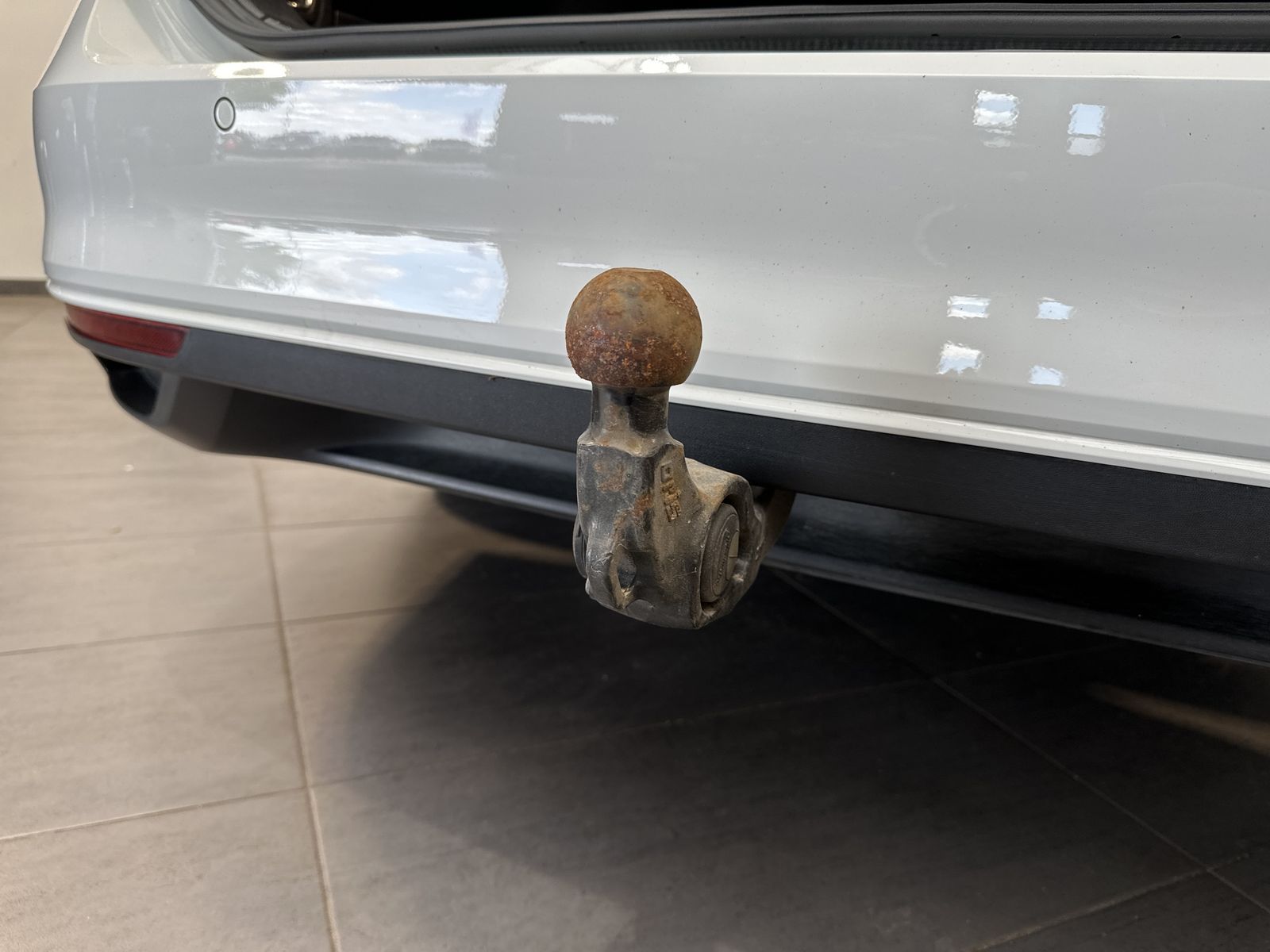 Fahrzeugabbildung Volkswagen Passat Variant 2.0 TDI DSG R-Line NAV+LED+AHK+PP
