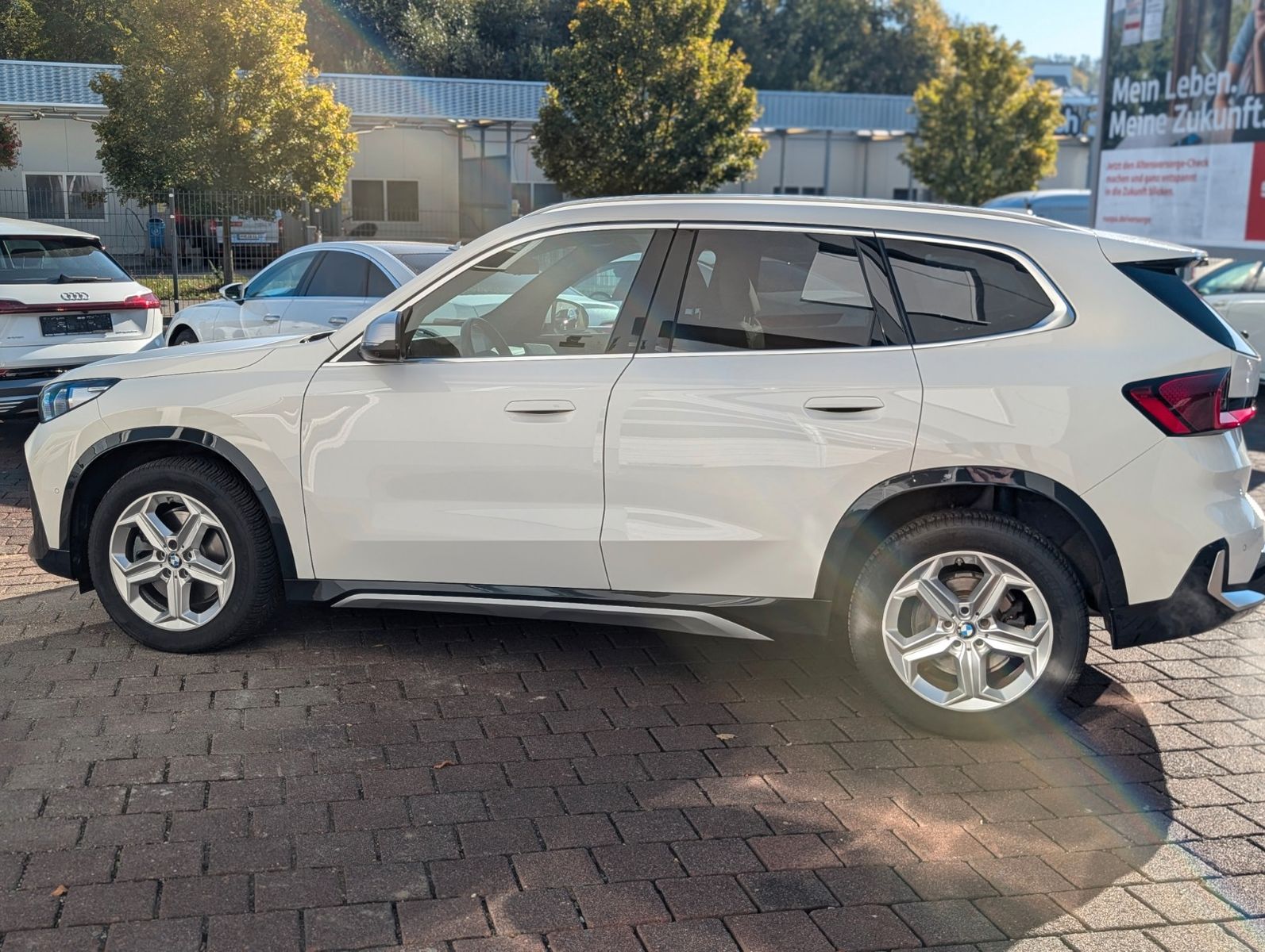 BMW X1 xDrive 23 i xLine,Leder,HarmanKardon,CurvedDi imagem 2