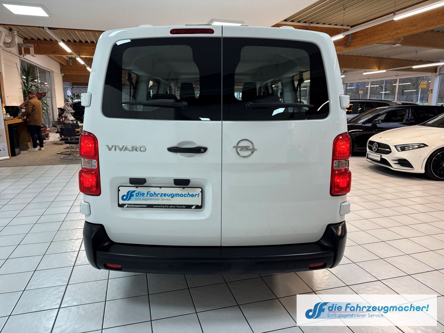 Fahrzeugabbildung Opel Vivaro L Apple CarPlay Android Auto Musikstreami