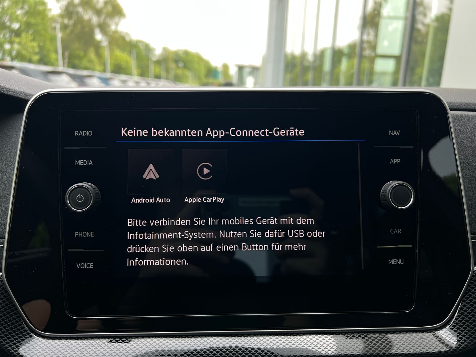 Fahrzeugabbildung Volkswagen T-Cross R-Line 1.5 TSI DSG *AHK, IQ.LIGHT, ACC,