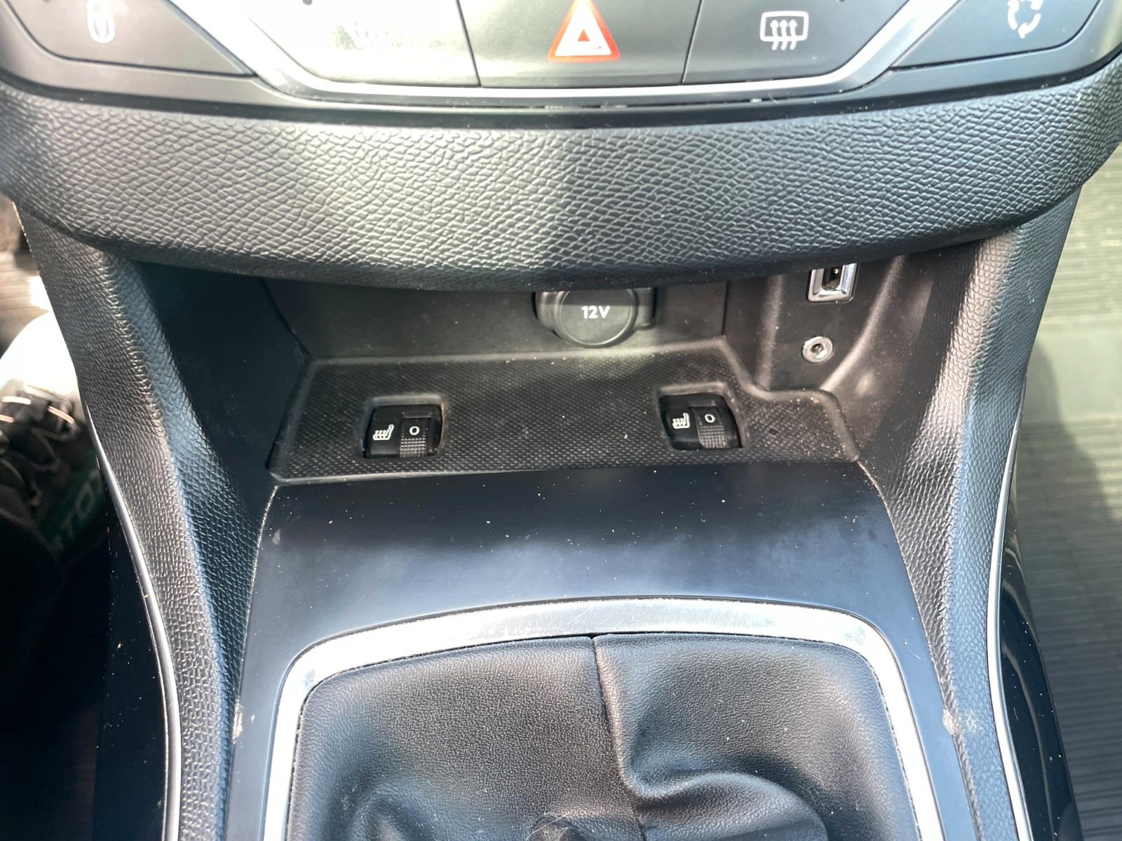 Peugeot 308 2015 — photo 24