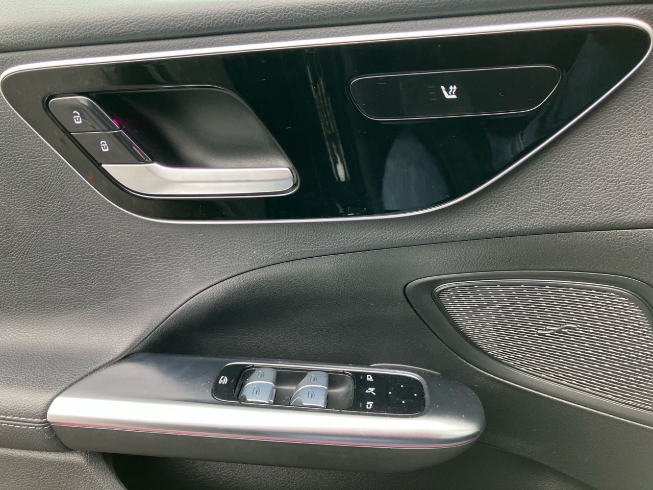 Fahrzeugabbildung Mercedes-Benz C 220 d 4M T AVANTGARDE+AHK+ALLRAD+LED+AMBIENTE+