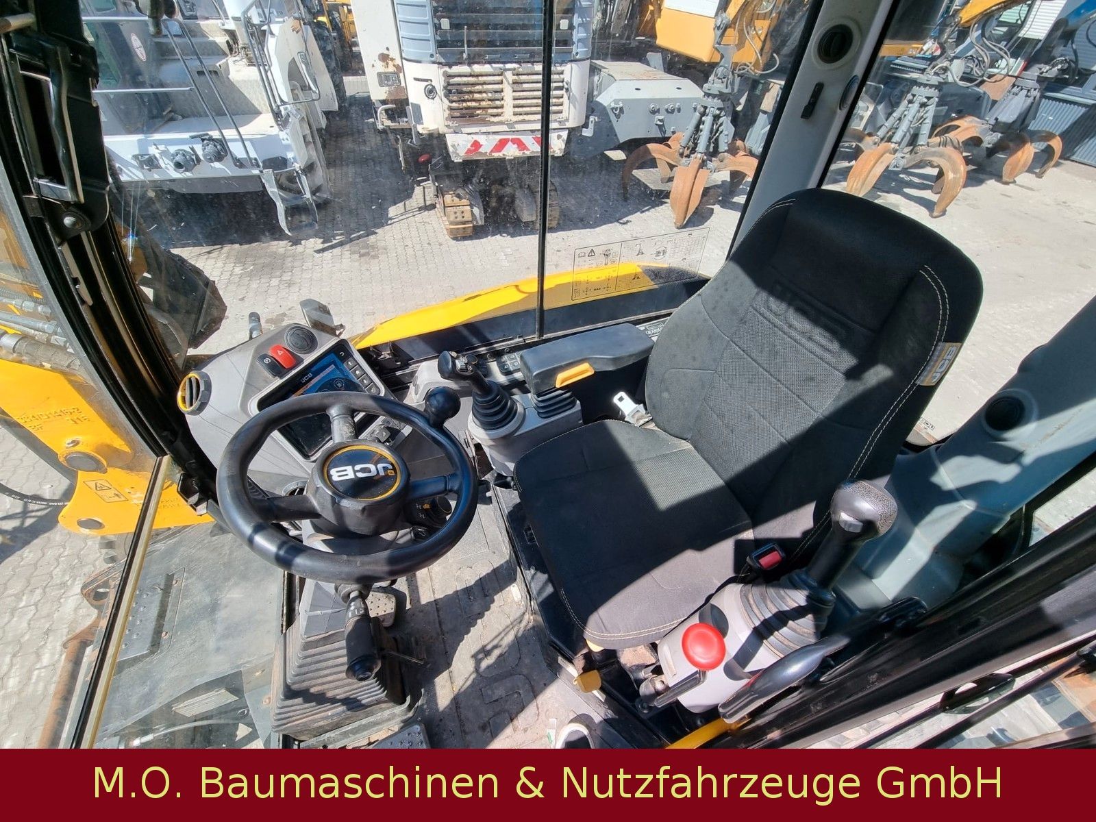 Fahrzeugabbildung JCB 110 W Hydradig / Holzgreifer / 2x Tieflöffel