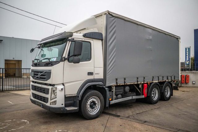 Volvo FM 330-6x2-E5+10 pneus/tires