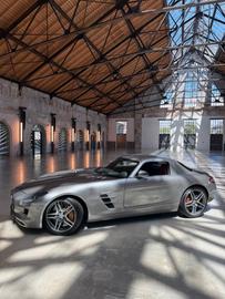 صورة 4 لـ 2010 Mercedes-BENZ SLS AMG