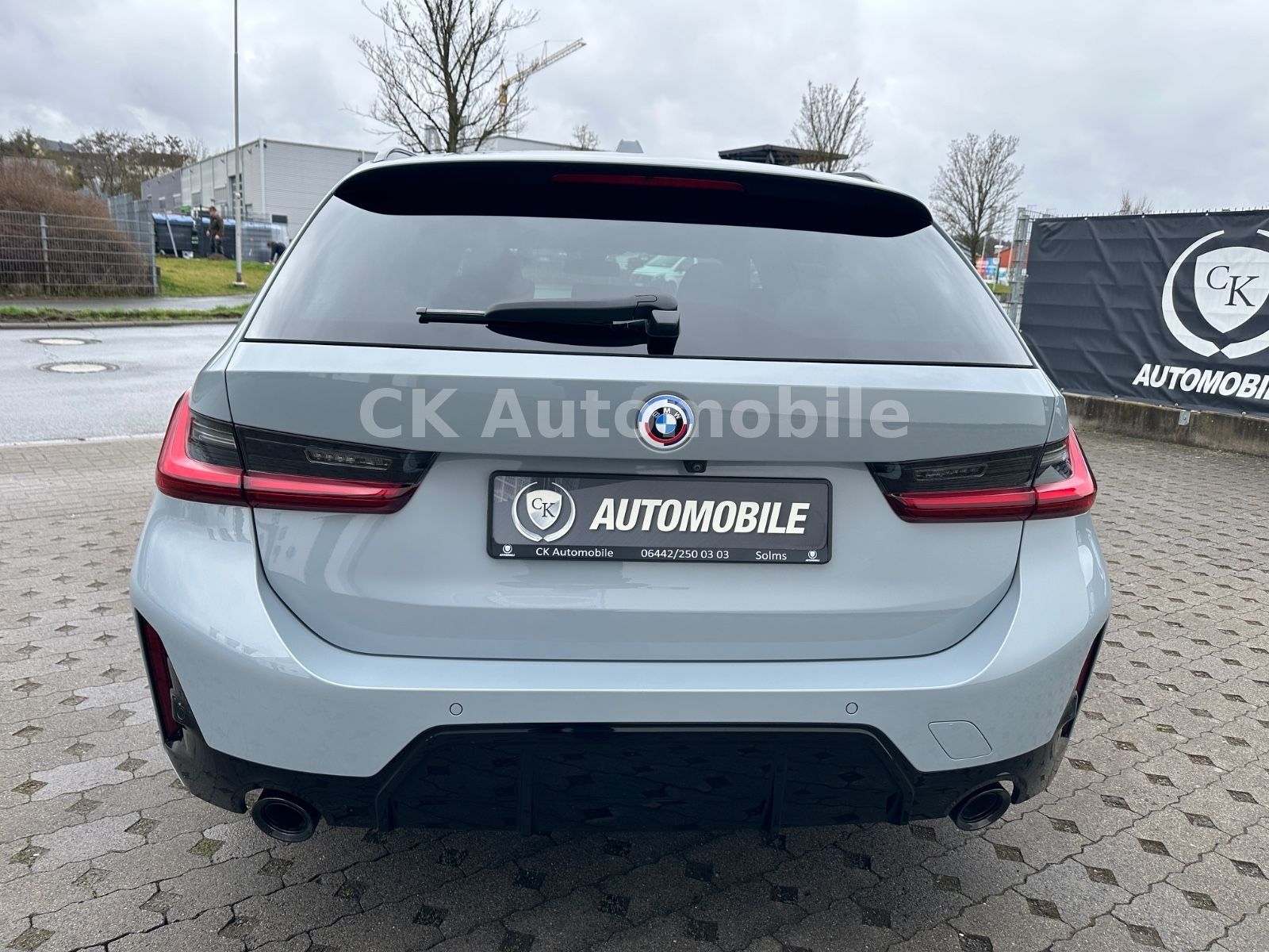 Fahrzeugabbildung BMW 320 d Touring M Sport/Navi/HeadUp/Kamera/LED