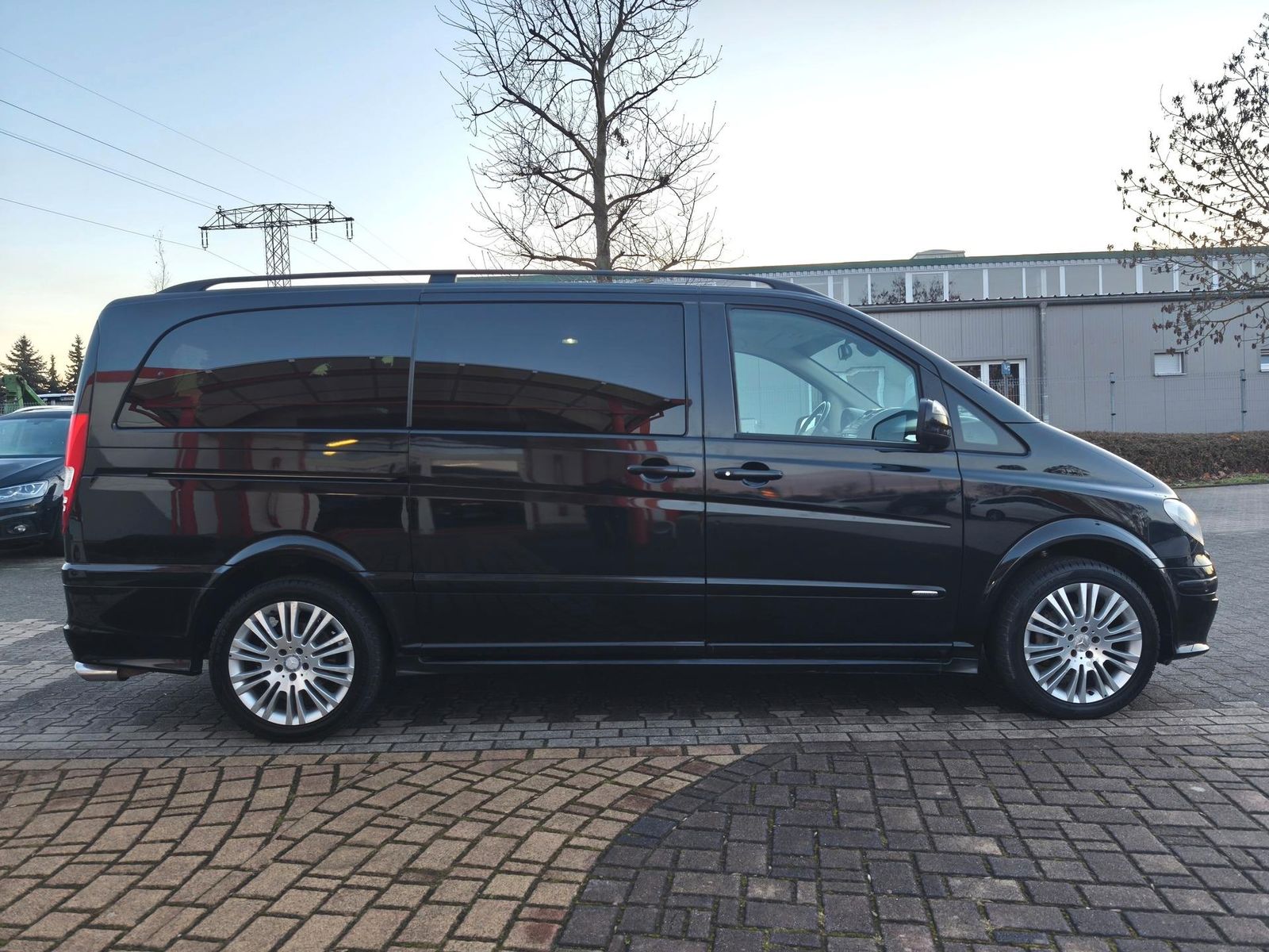 Fahrzeugabbildung Mercedes-Benz Viano 3.0 X-Clusive lang/6-Sitze/Alcantara/Navi