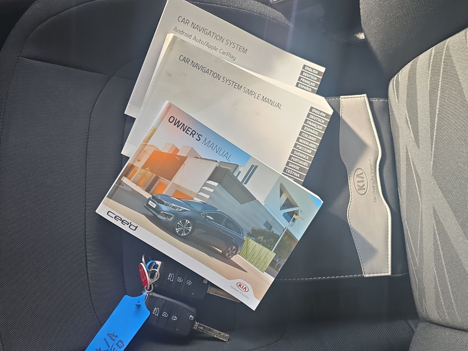 Fahrzeugabbildung Kia Cee'd Lenkradheizung/ NAVI/ RÜCKFAHRKAMERA