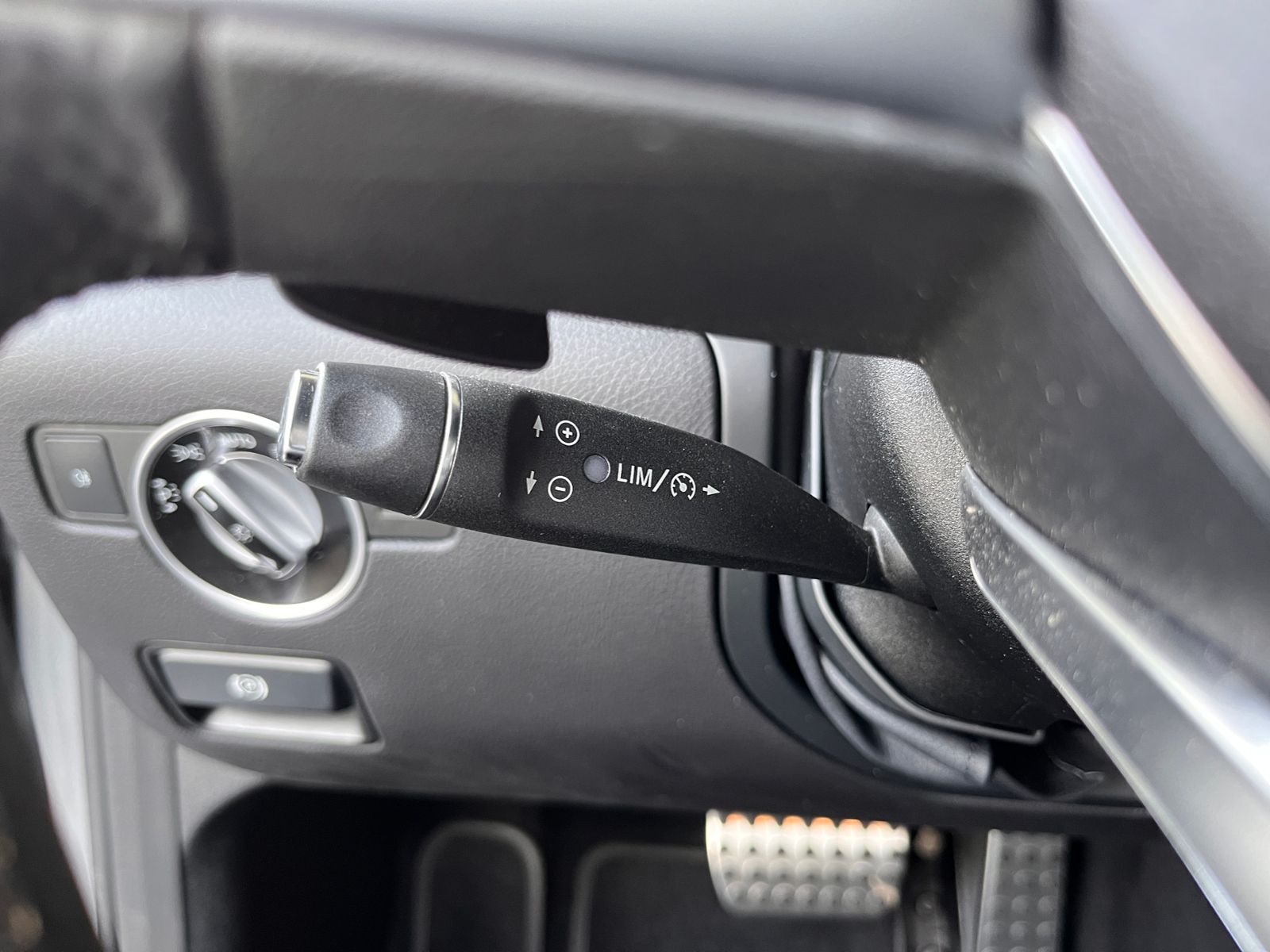 Fahrzeugabbildung Mercedes-Benz SLC 200 LEDER NAVI ALU