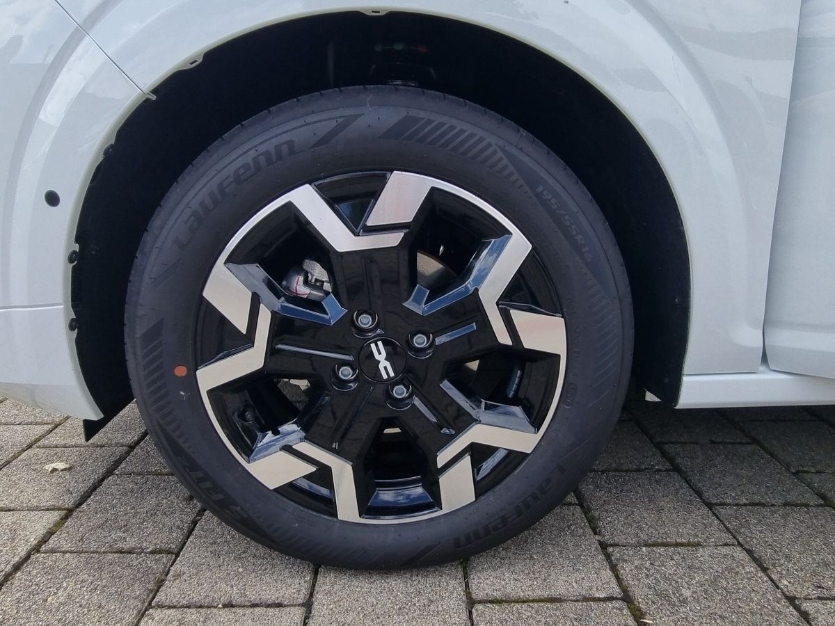 Fahrzeugabbildung Dacia Sandero Journey TCe 100