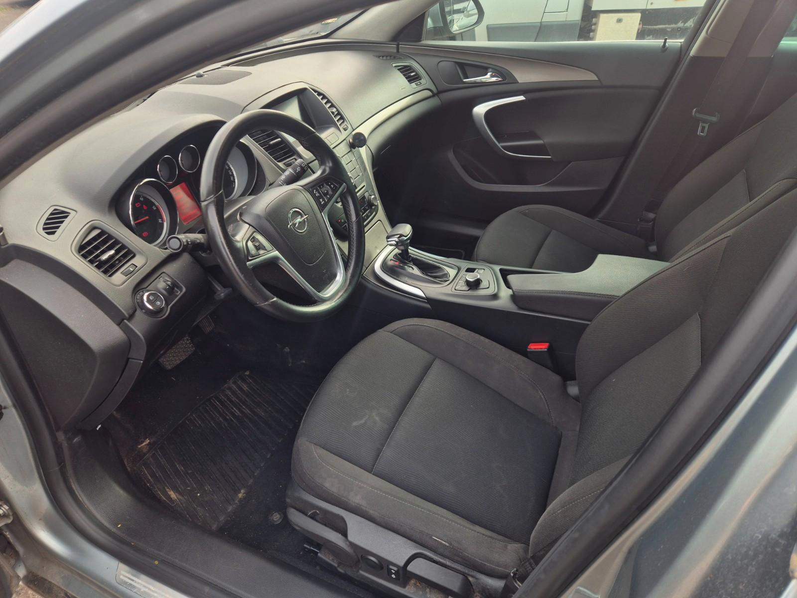 Opel Insignia 2011 — photo 11