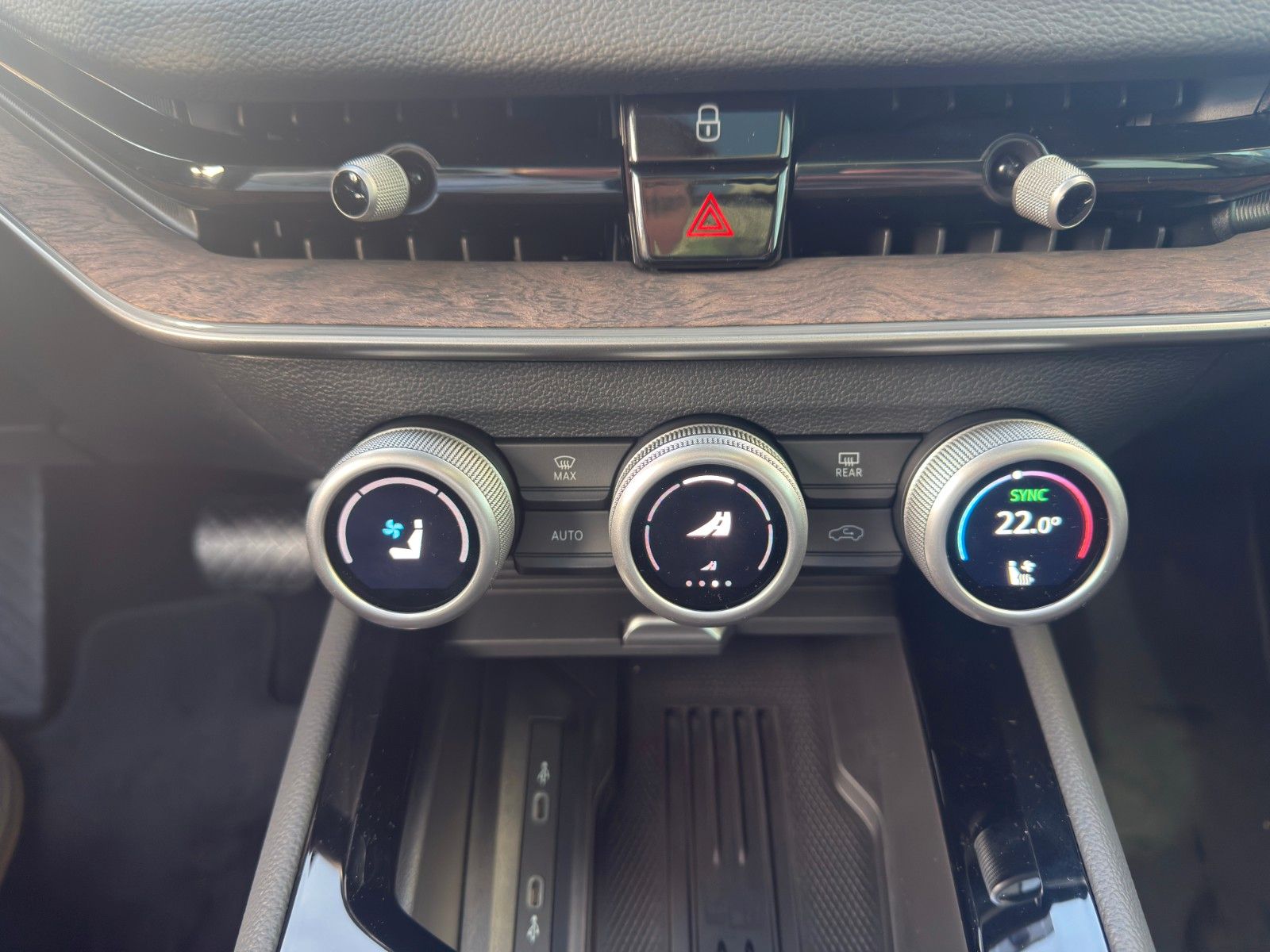 Fahrzeugabbildung SKODA Superb Combi 1.5 TSI iV 150 kW L&K