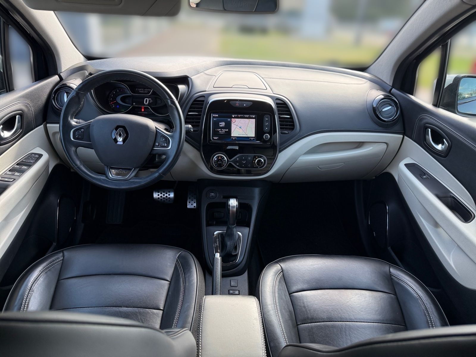Fahrzeugabbildung Renault Captur 1.2 AT Initiale Paris ENERGY *GJR*BOSE*LE