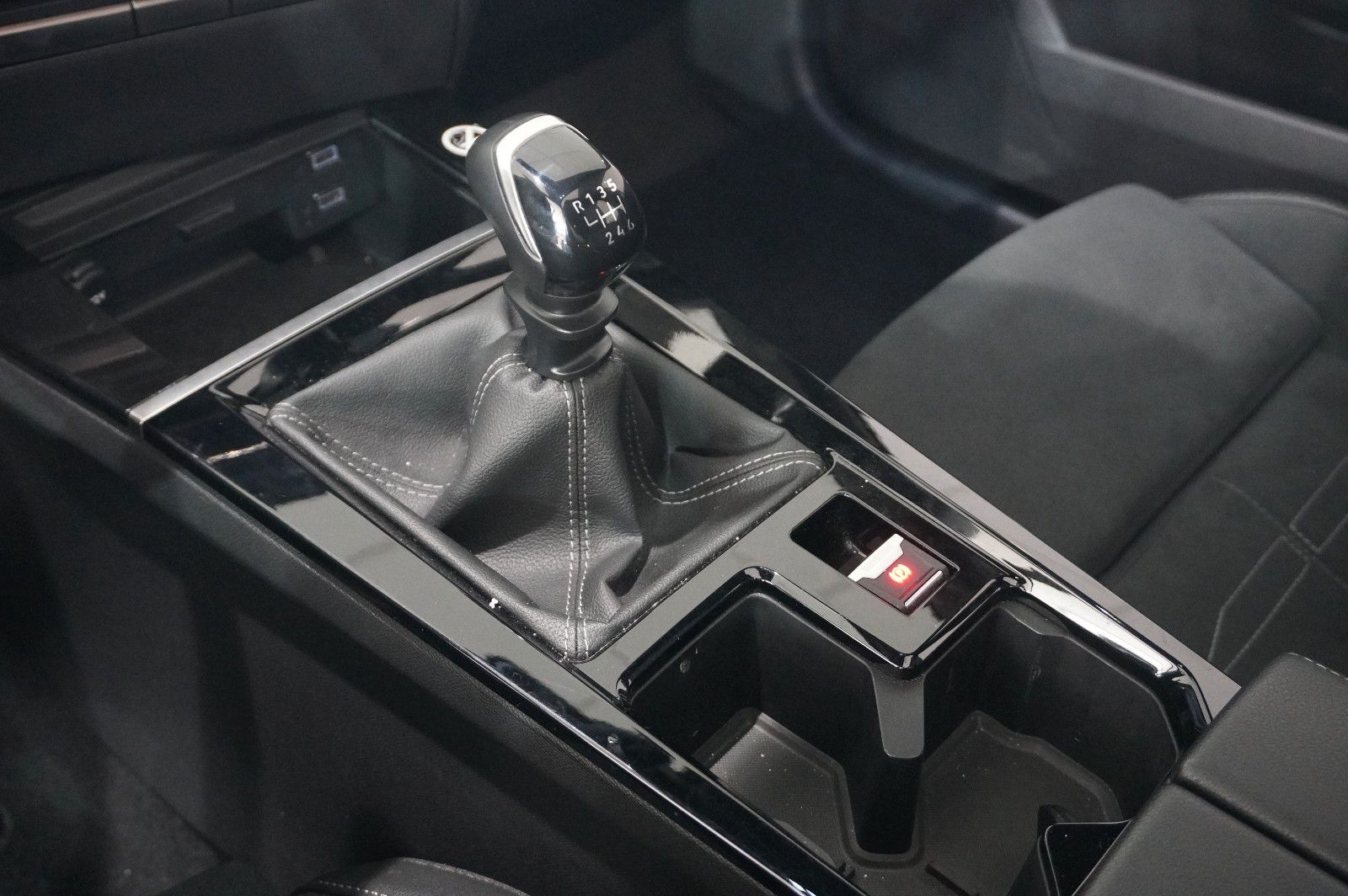 Fahrzeugabbildung Opel Astra L ST 1.2T GS SPORT NAVI/LED/360°/PANO/HUD