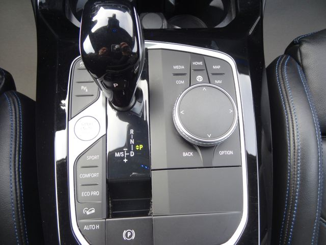 Fahrzeugabbildung BMW X4 M40/M-Paket/HUD/M-Sitze/1.Hd/Kam/Navi/Leder/