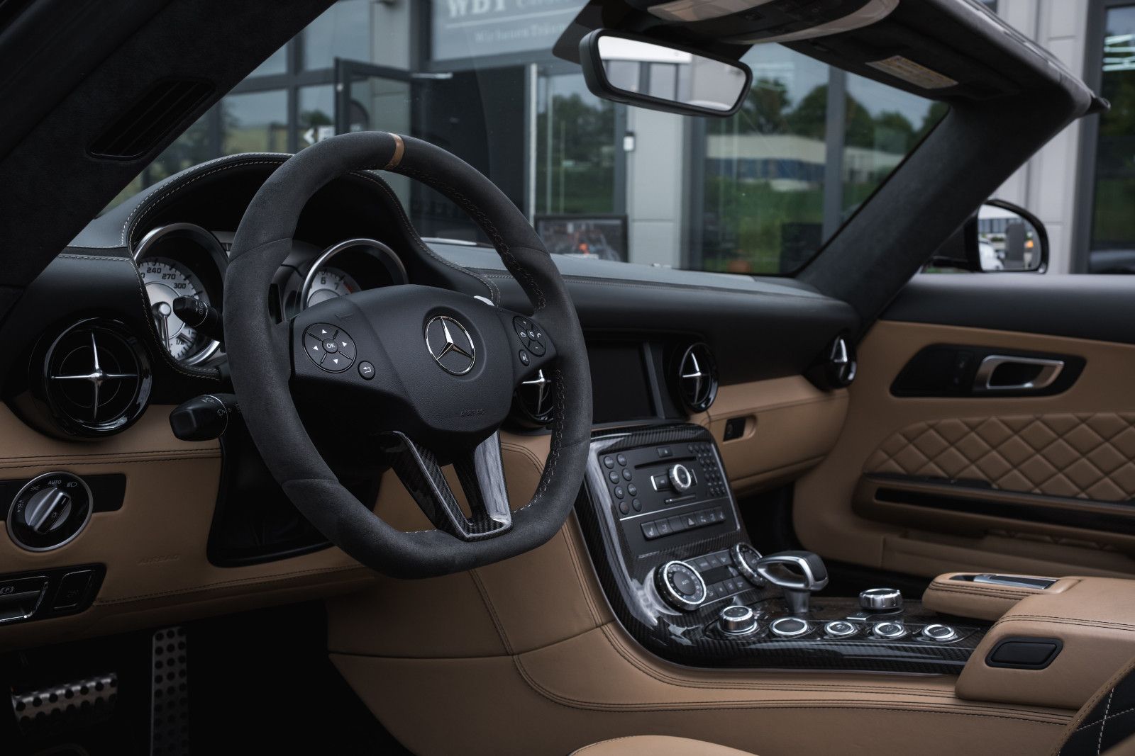 Fahrzeugabbildung Mercedes-Benz SLS AMG Roadster-Rückfahrkamera-Performance-Pak.