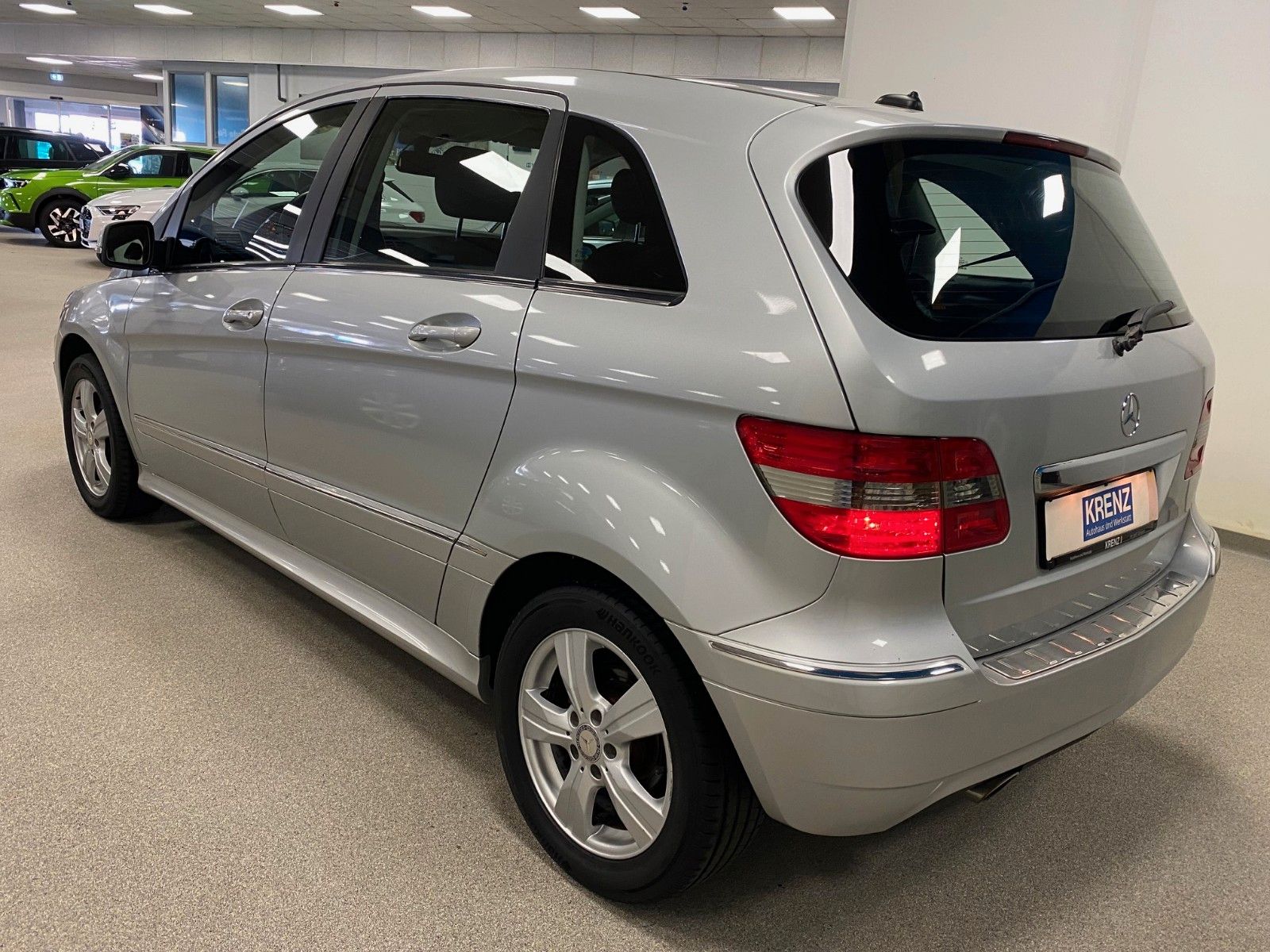Fahrzeugabbildung Mercedes-Benz B 180 Autotronic+BLUETOOH FREISPRECHEINRICHTUNG