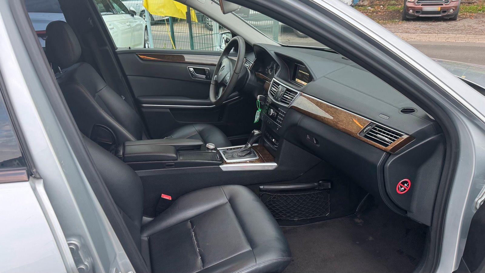Mercedes-Benz E220 2010 — photo 10