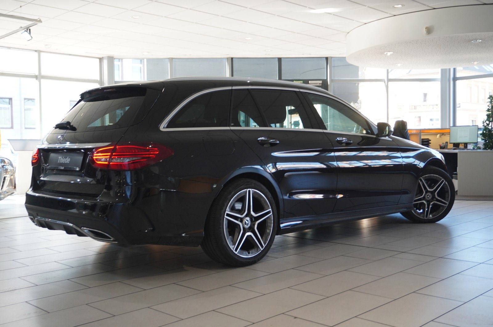 Fahrzeugabbildung Mercedes-Benz C 220 T AMG LINE 4MATIC 9G NAVI/LED/SPORT/BURME.