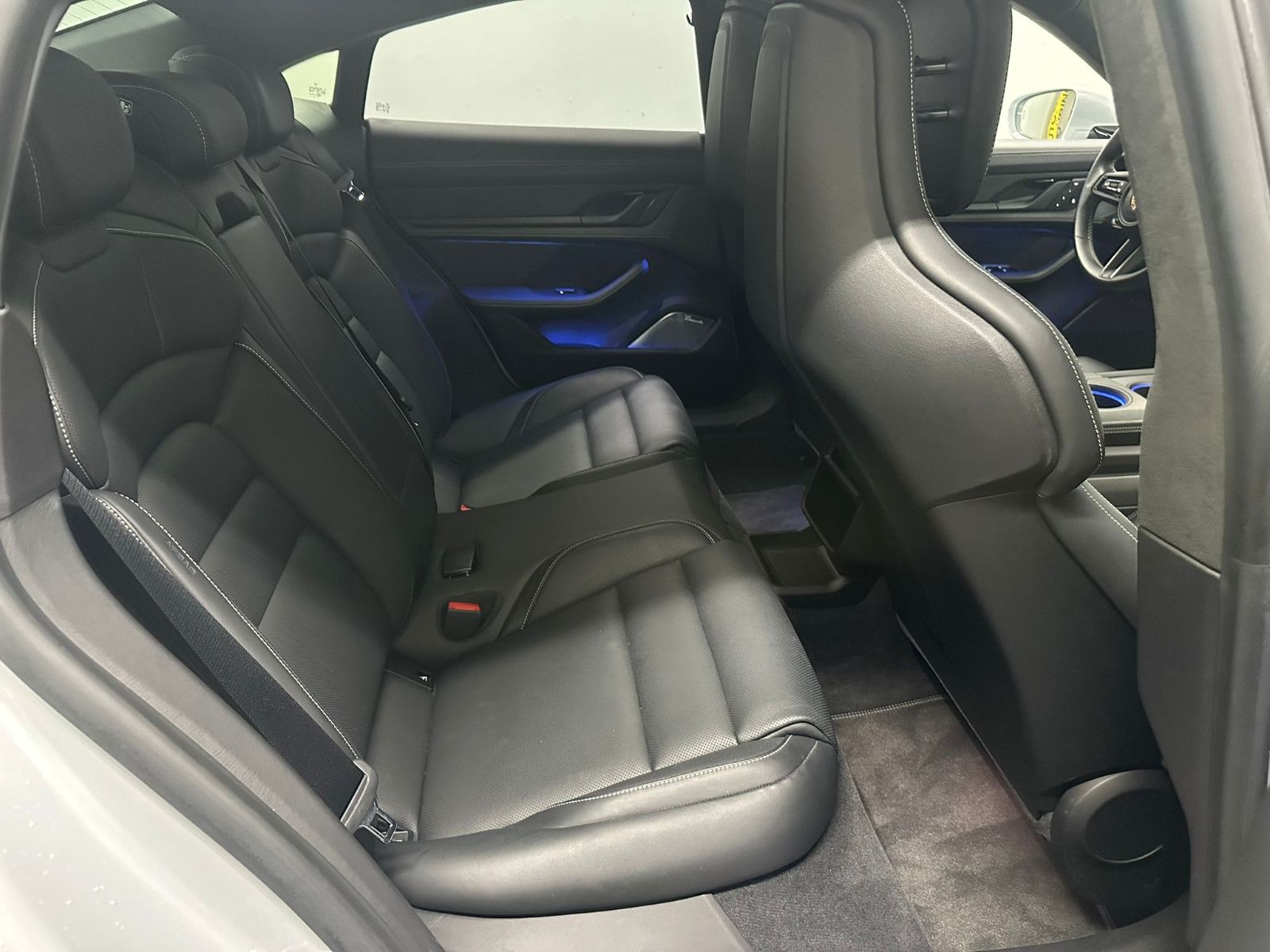 Fahrzeugabbildung Porsche Taycan Turbo *VOLL*KERAMIC*PANORAMA*