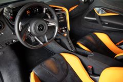 MCLAREN 750S - B&W Lift Elite Paint Carbon Interior 360°