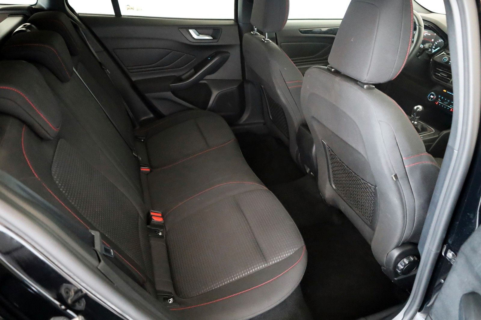 Fahrzeugabbildung Ford Focus Turnier ST-Line Navi,LED,SH,PDC,SR+WR