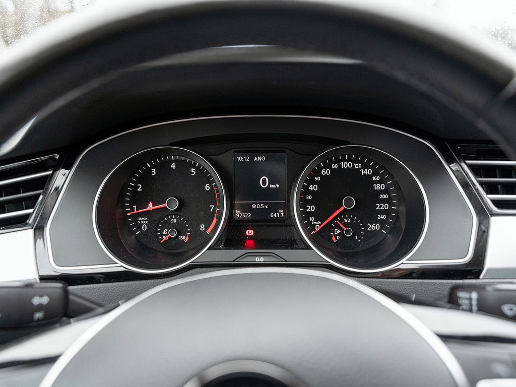 Fahrzeugabbildung Volkswagen Passat 1.4 TSI Comfortline BMT AHK NAVI PANO LED