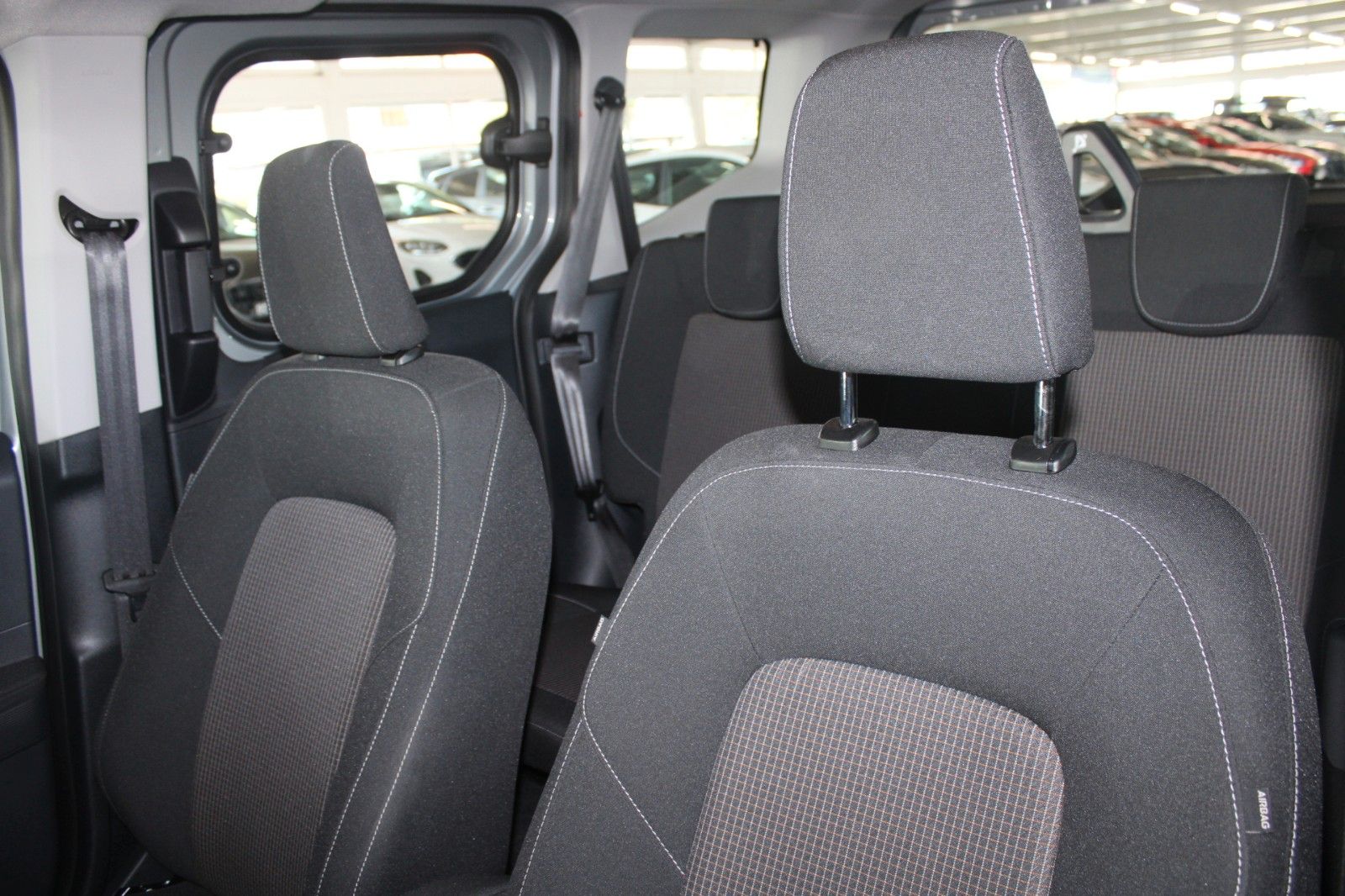 Fahrzeugabbildung Ford Tourneo Courier TREND Kamera PDC WinterPaket2