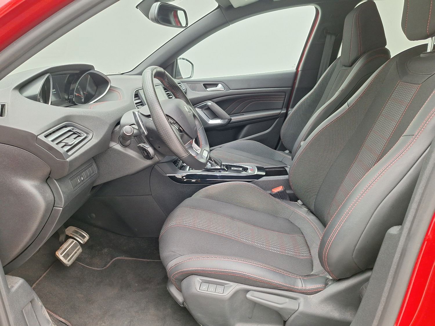 Fahrzeugabbildung Peugeot 308 GT 1.2T LED/NAVI/SHZ/ACC/17"ALU