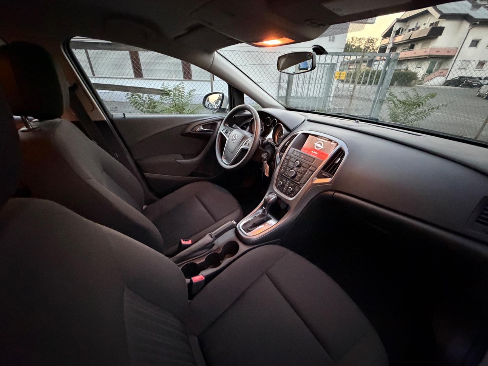 Opel Astra J Sports Tourer Selection/Automatik/Klima