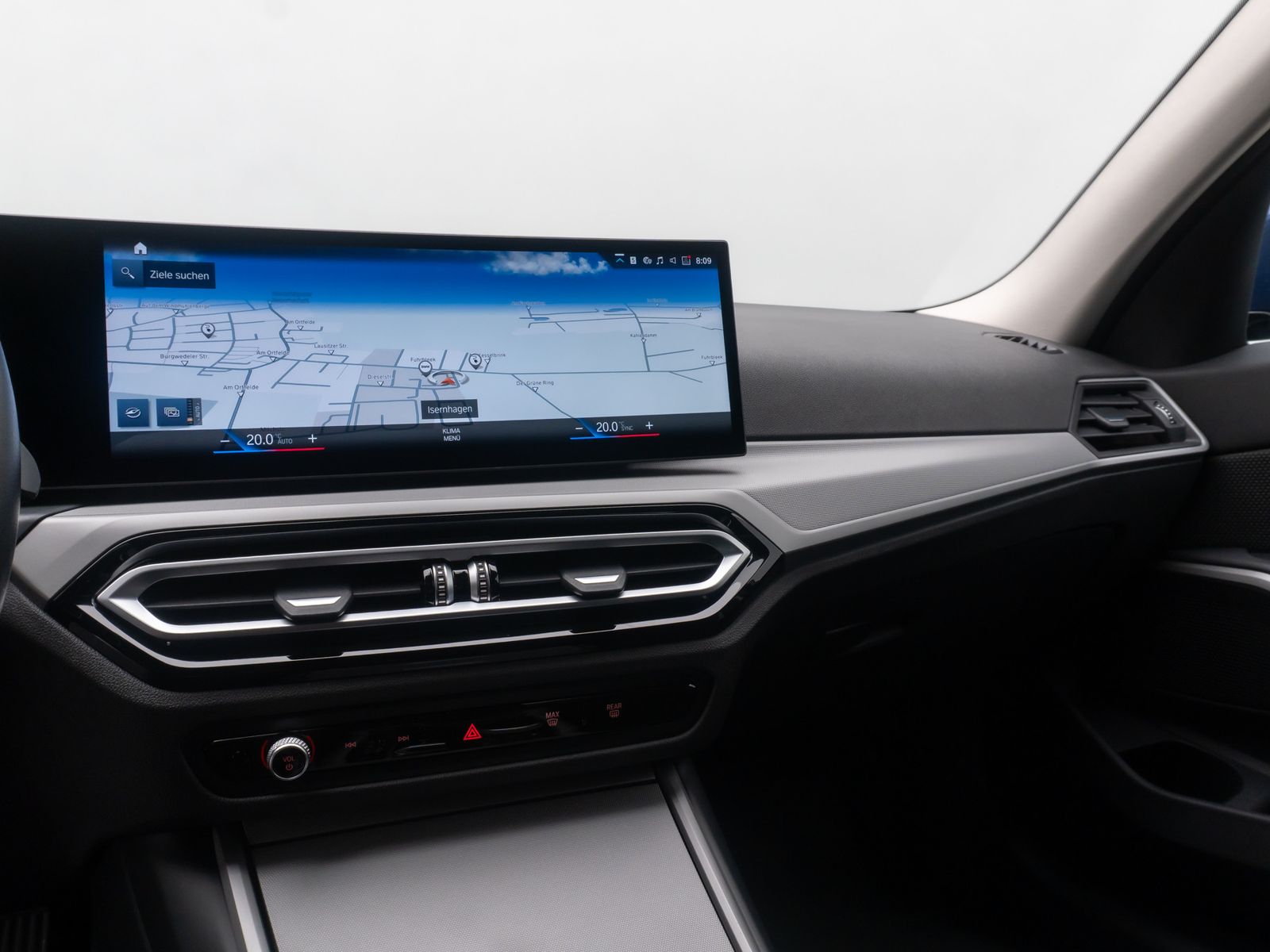 Fahrzeugabbildung BMW 320e HUD Alarm DAB Kamera GeschwindigReg Widscre