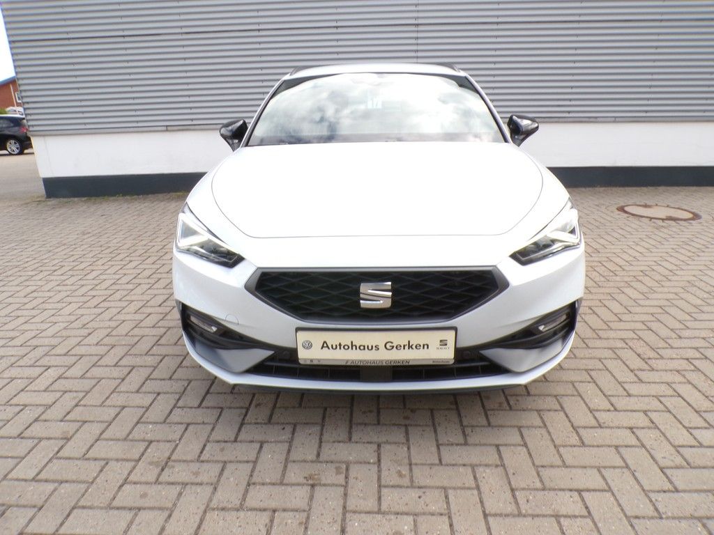 Fahrzeugabbildung SEAT Leon Sportstourer 1.5 eTSI DSG FR Black Edition