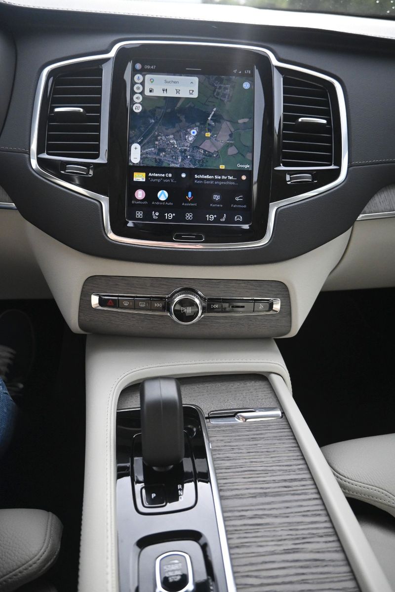 Fahrzeugabbildung Volvo XC90B5 D Plus Bright AWD*360°*Alarm*FSHZG*STHZG*
