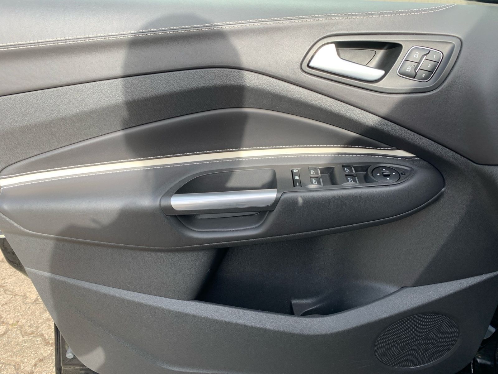 Fahrzeugabbildung Ford Kuga 1.5 EcoBoost Automatik Vignale 4x4 AHK