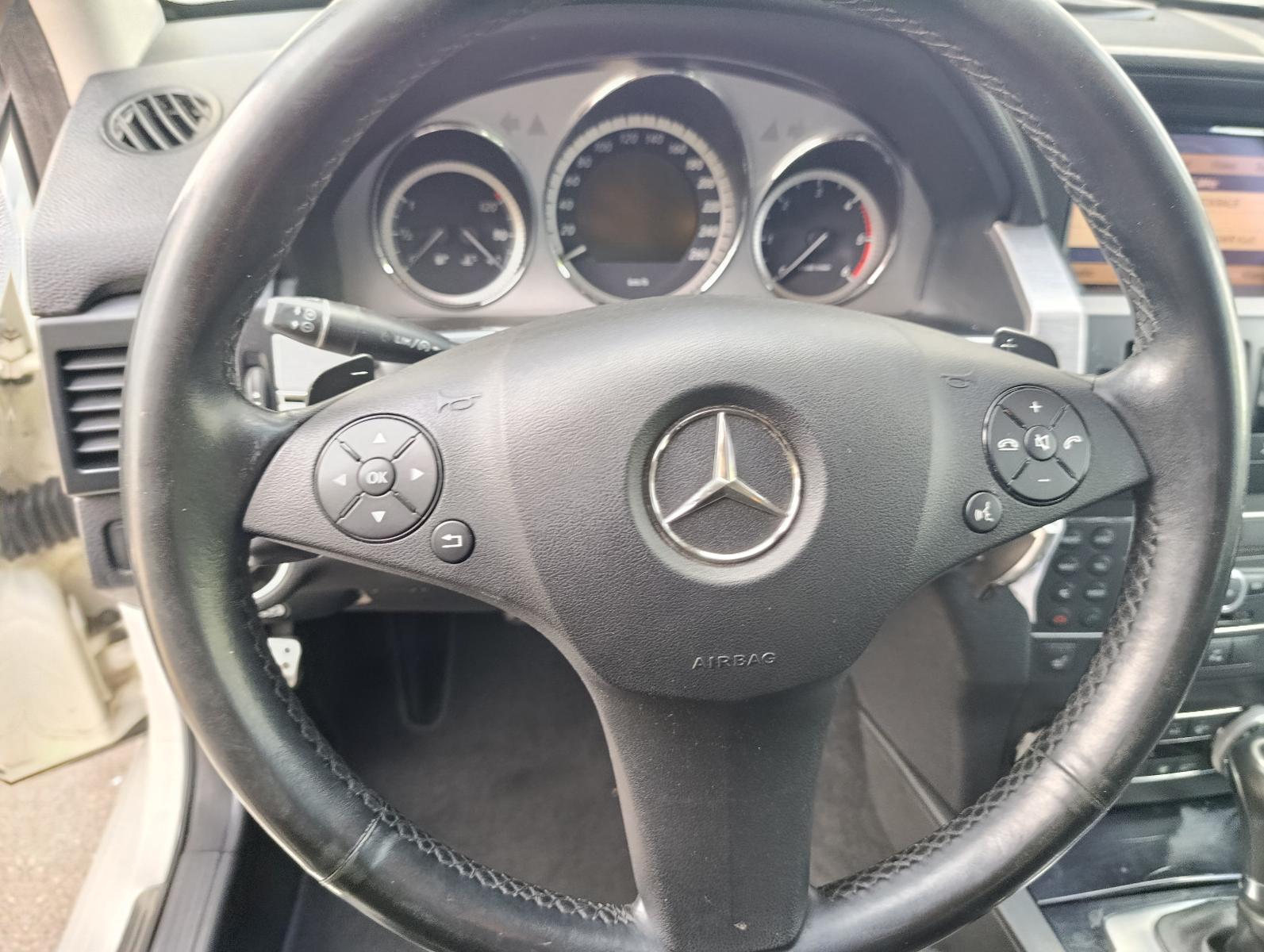 Mercedes-Benz GLK350 2011 — photo 16