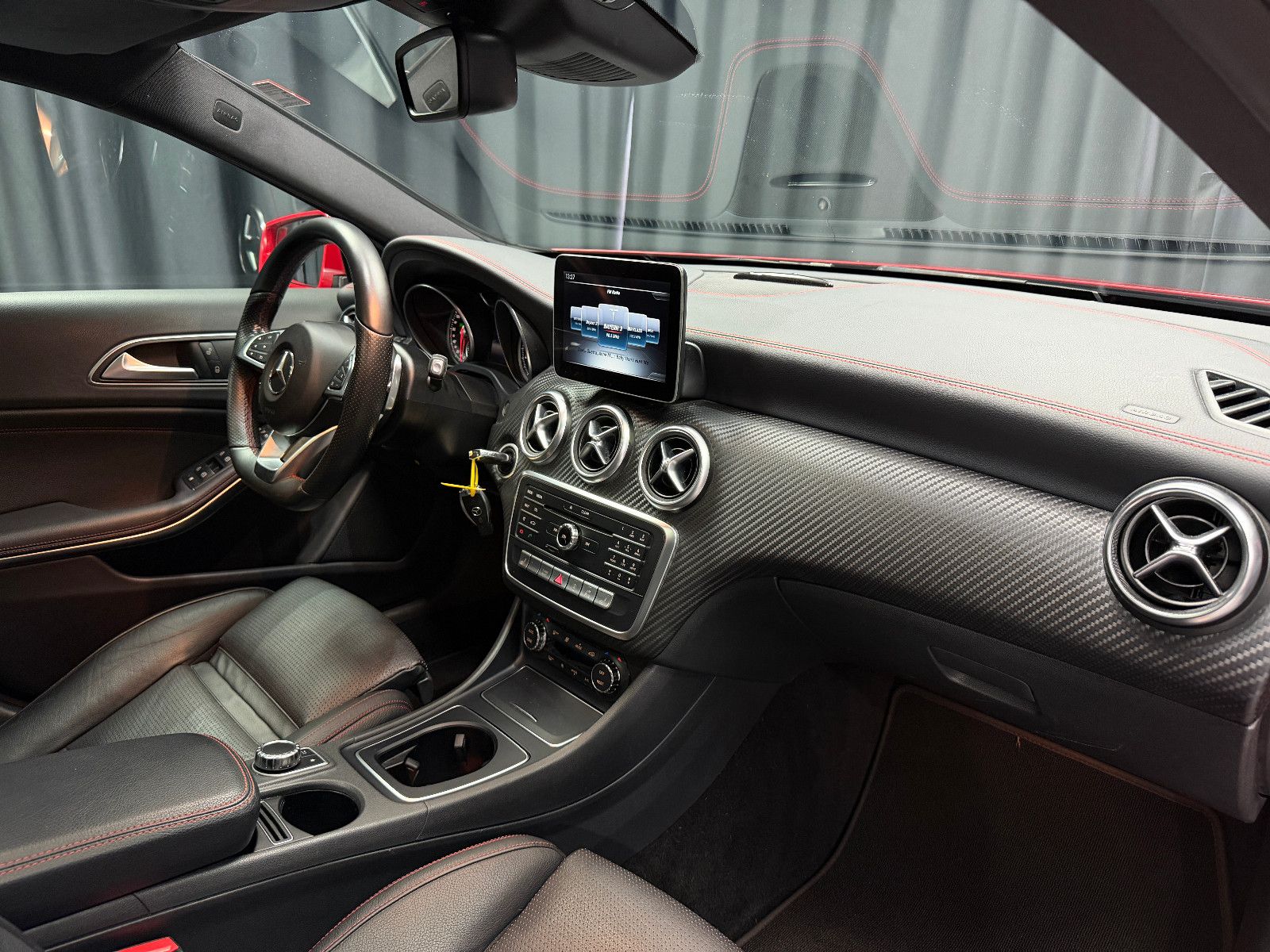 Fahrzeugabbildung Mercedes-Benz A 250 4Matic AMG-LINE|PANORAMA|7G AUTOMATIK|