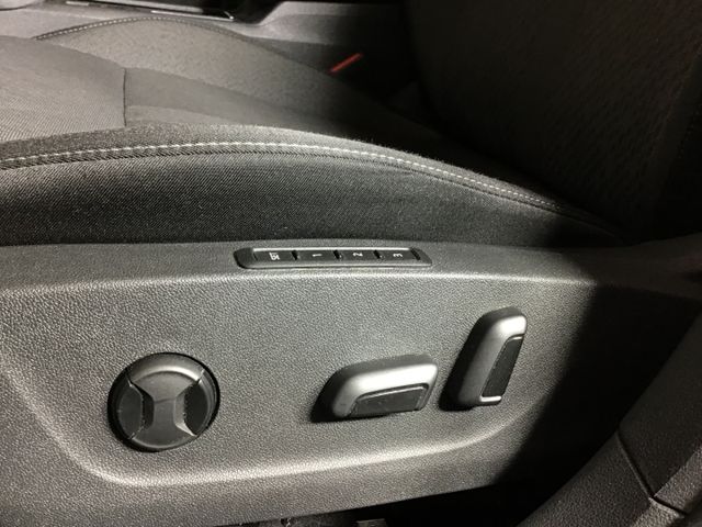 Fahrzeugabbildung Skoda Octavia Style 2.0 TDI Combi DSG/ACC/Navi/4xSHZ