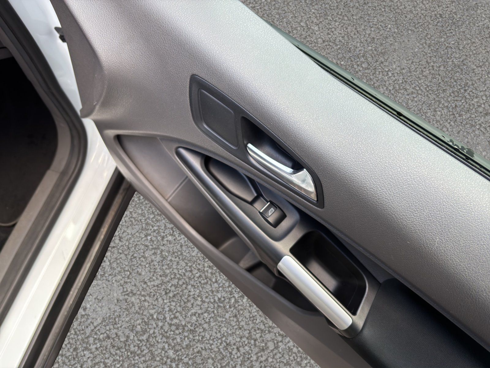 Fahrzeugabbildung Ford Grand Tourneo Titanium