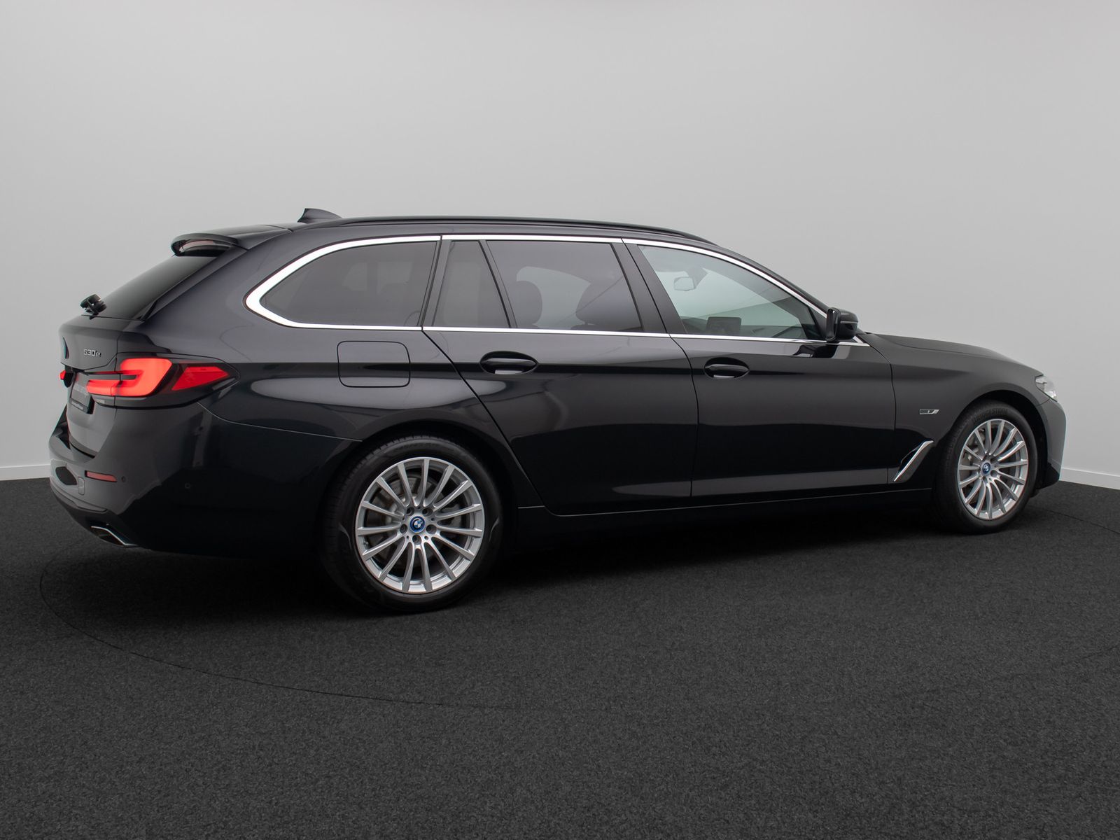 Fahrzeugabbildung BMW 530e Alarm AHK HUD DAB 4xKlima HiFi Leder Sport