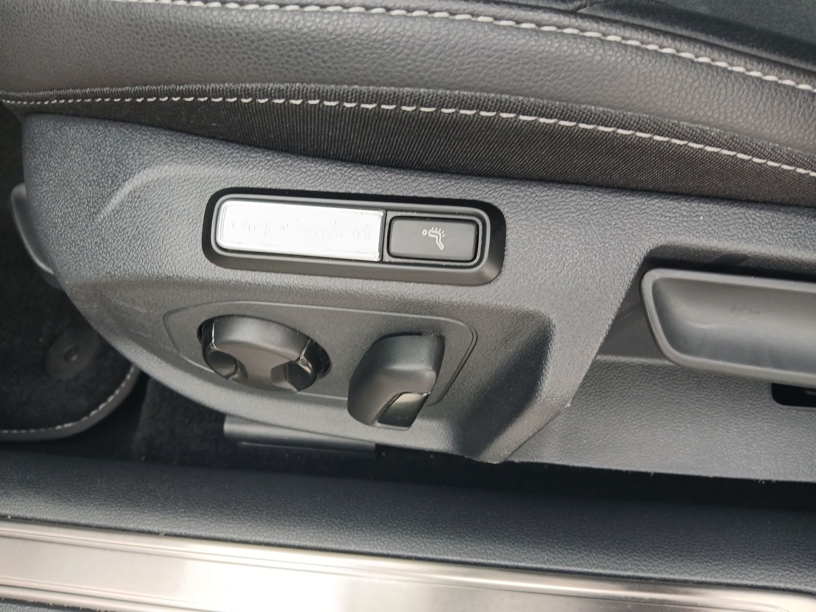 Fahrzeugabbildung Volkswagen Arteon SB TDI DSG R-Line 4M LED AHK Navi HUD ACC