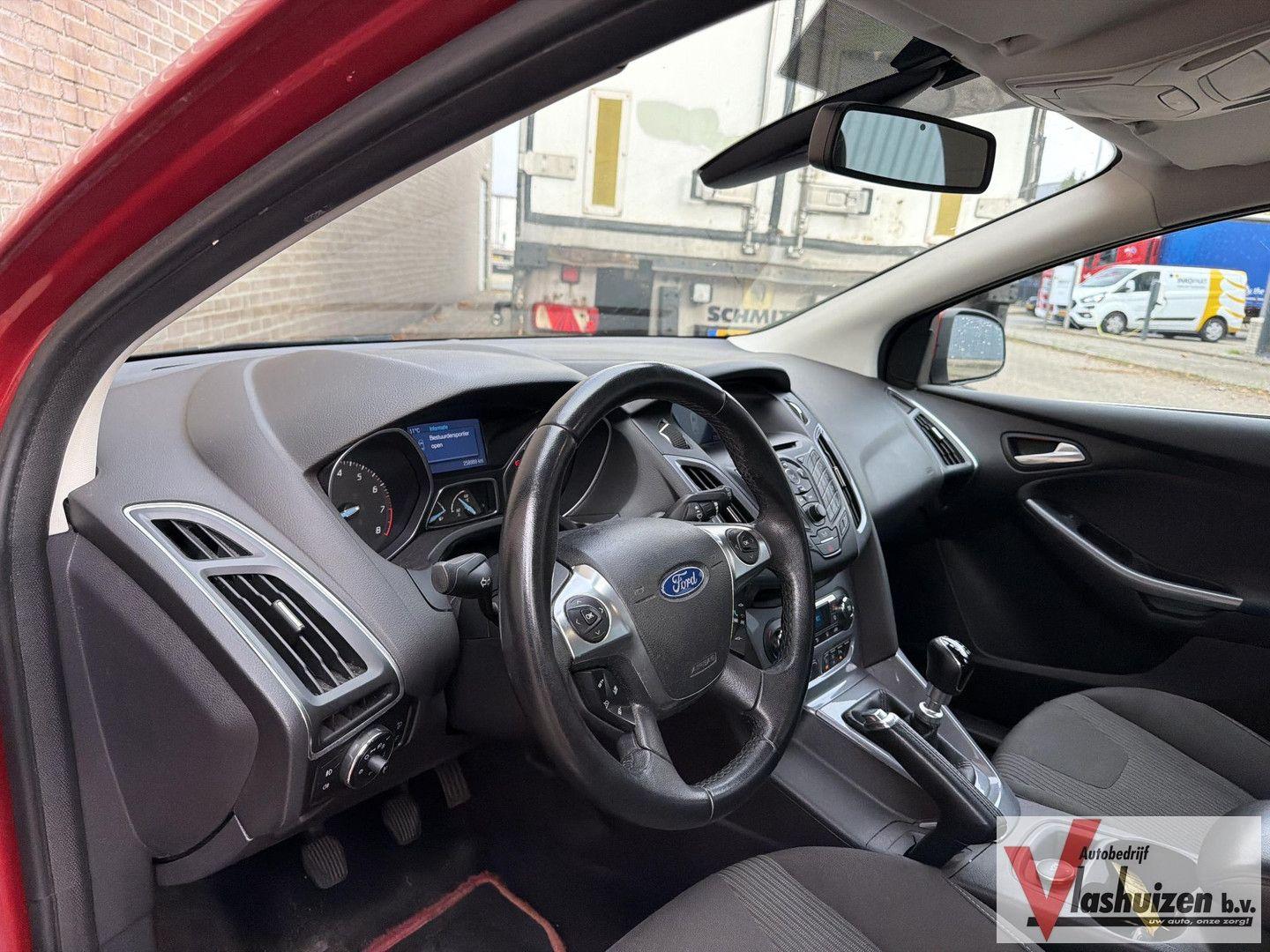 Ford Focus 2012 — photo 9