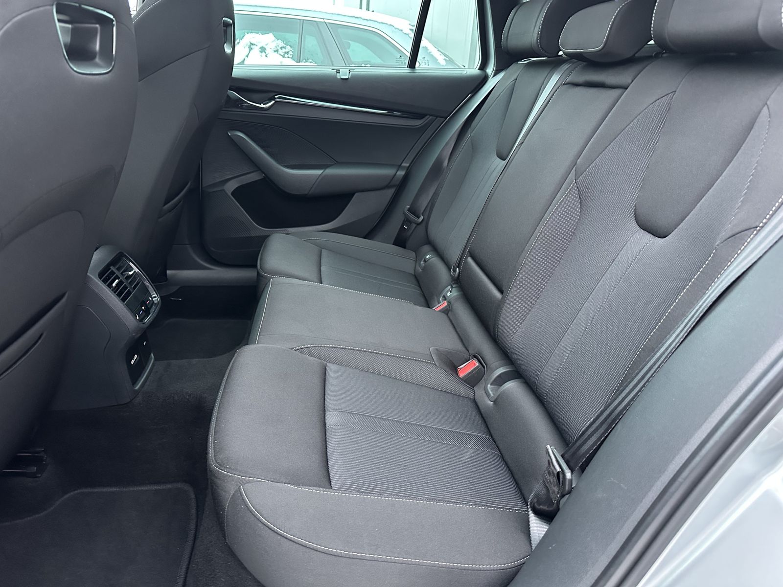 Fahrzeugabbildung SKODA Octavia Combi iV DSG Sportline NAV+LED+PANO+VC