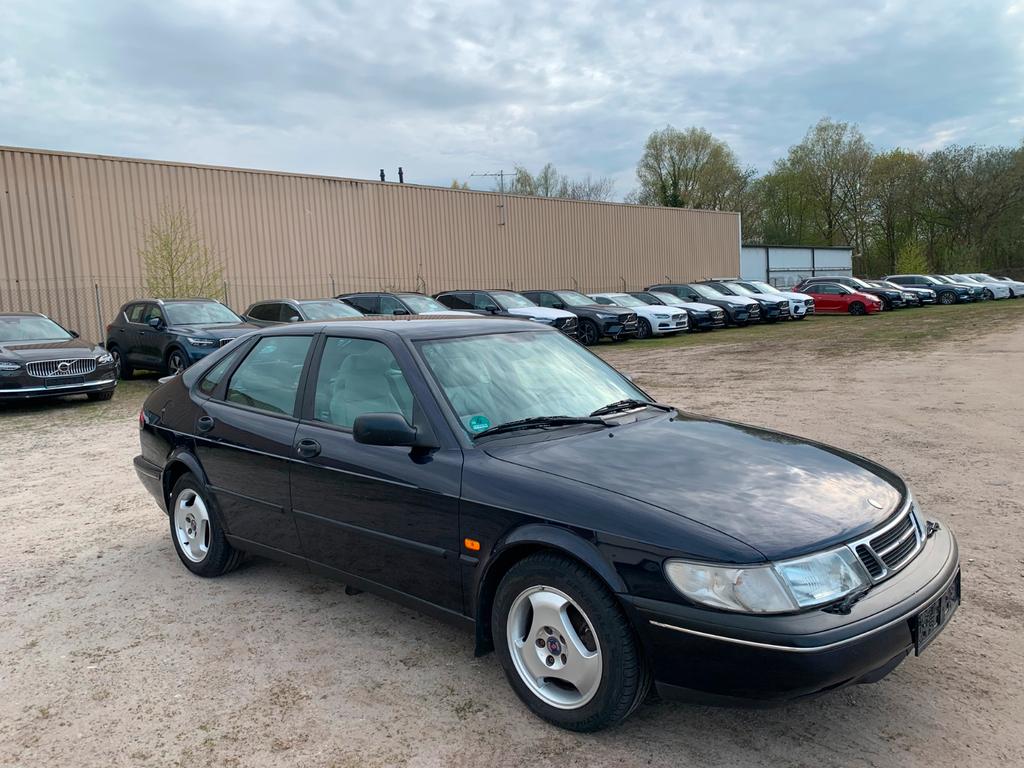 Saab 900