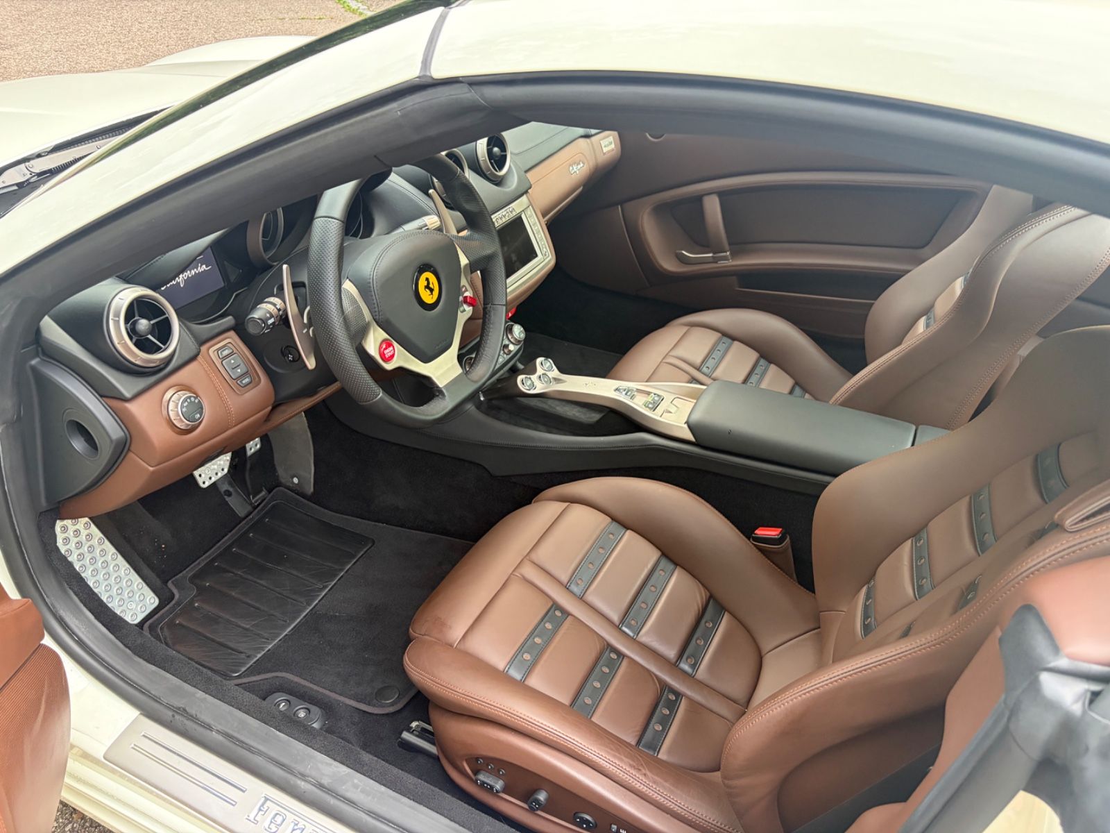 FERRARI California 17