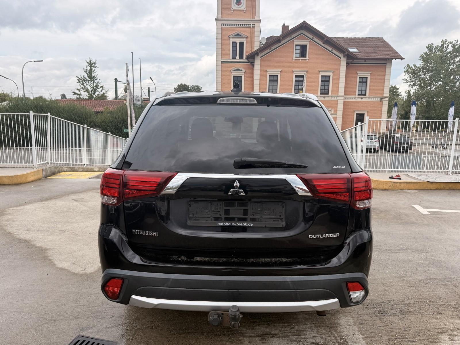 Mitsubishi Outlander Edition 100+ 4WD / Automatik/KAM/LHZ