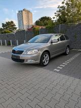 Skoda Octavia 1.6D 105PS Unfallfrei Nichtr... - Skoda Octavia aus 2012 mit Diesel-Antrieb: Kombi, 1.6